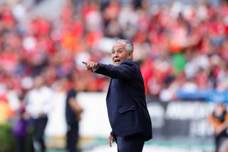 Federación Mexicana de Fútbol sanciona a entrenador por conducta "impropia" hacia árbitra