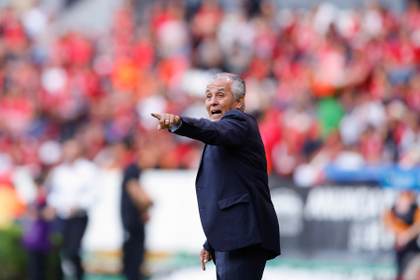 Federación Mexicana de Fútbol sanciona a entrenador por conducta "impropia" hacia árbitra