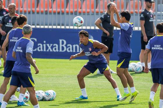 Giuliano se entrena con el grupo y Simeone mantiene siete lesionados