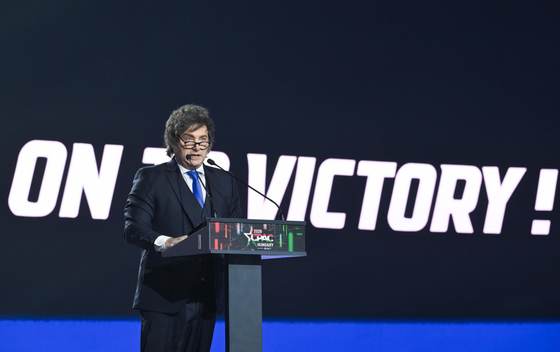 Apoyo incondicional de Milei a EE.UU. e Israel genera malestar y preocupación en Argentina