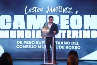 El guatemalteco Léster Martínez recibe Orden Presidencial tras conquistar título mundial