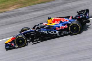 Verstappen en la 'pole' de Sepang; Hamilton a su lado en primera fila