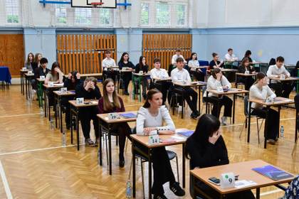 Europeos reclaman mejoras educativas, aunque sin la virulencia de los disturbios franceses