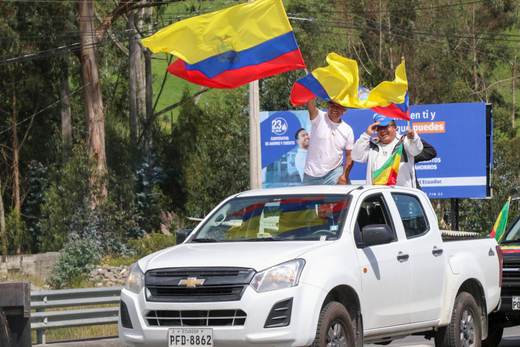 Transportistas de Ecuador protestan en frontera con Colombia contra escalada arancelaria