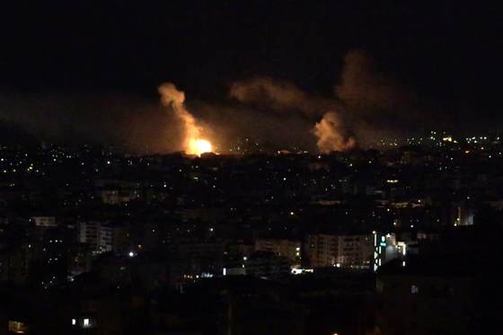 Israel lanza intensa oleada de bombardeos contra los suburbios de Beirut