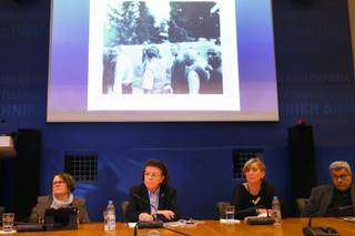 Grecia compra una colección privada de fotos del fusilamiento de 200 griegos por los nazis