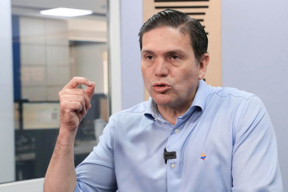 Pinzón mantendrá relación con Venezuela y blindará frontera si gana presidencia colombiana