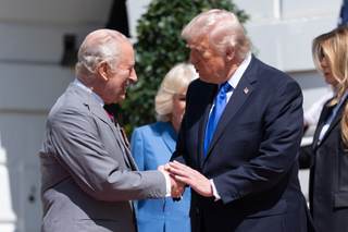 Trump despide en la Casa Blanca a Carlos III y Camila al término de su viaje a EE.UU.