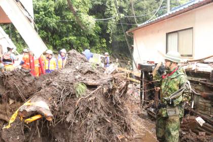 Asciende a diez la cifra de muertos por el tifón Dujuan en Japón, con cuatro desaparecidos