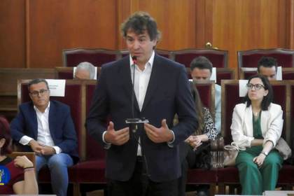 El hermano de Pedro Sánchez niega que influyera para que le adjudicaran un empleo público