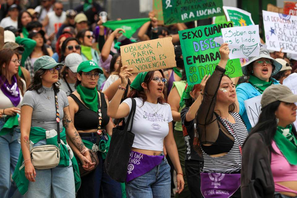 Organizaciones sociales se movilizan en Ecuador por la despenalización del aborto
