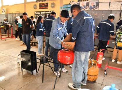 Bolivia transforma residuos plásticos en combustible ante la escasez y el alza de precios