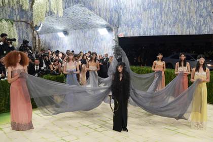 Madonna llega a la Met Gala con una enigmática performance