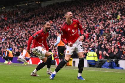 3-1. Bruno Fernandes guía al United a la Champions