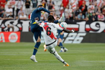 Cárdenas, titular en la portería del Rayo; Pere Milla, en la medular del Espanyol