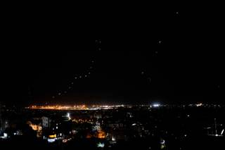 Cohetes y disparos en Beirut para celebrar la entrada en vigor de la tregua con Israel