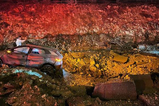 Varios heridos tras caer un misil iraní en una carretera de Jerusalén
