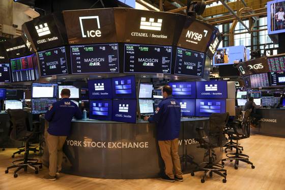 Wall Street cierra mixto y con nuevo récord del S&P 500, pendiente de acuerdo sobre Ormuz