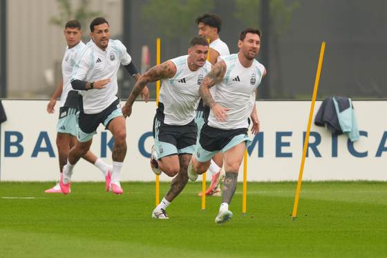 Argentina pudo comenzar entrenamiento y Scaloni evalúa hacer cambios en el once