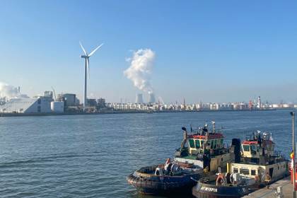 El puerto de Amberes reabre tras una fuga de petróleo que amenaza reservas naturales