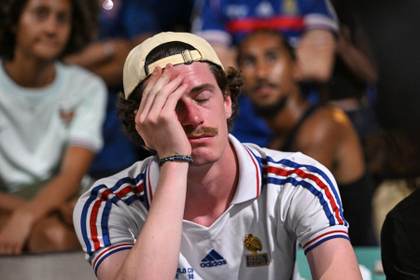 Francia, decepcionada por el fin del sueño de los Bleus, eliminados por la Roja