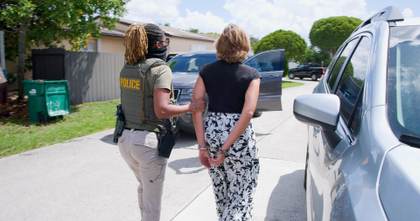ICE arresta a cubana hermana de ejecutiva de empresa militar Gaesa y le revoca residencia