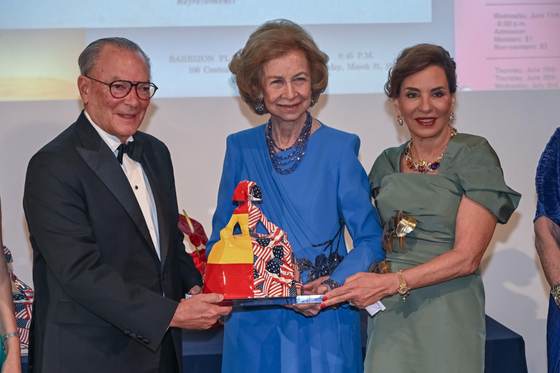 La reina Sofía entrega en Miami los Premios Sofía a la Excelencia