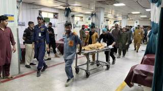 Al menos 22 niños muertos y 25 heridos por derrumbe del techo de una escuela en Pakistán