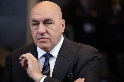 Críticas al ministro de Defensa italiano por quedarse varado en Dubái en plena crisis