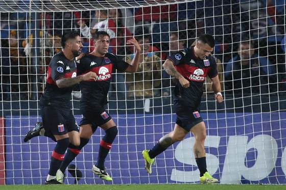 2-0. Tigre derrota al América y se mete en la discusión del grupo A