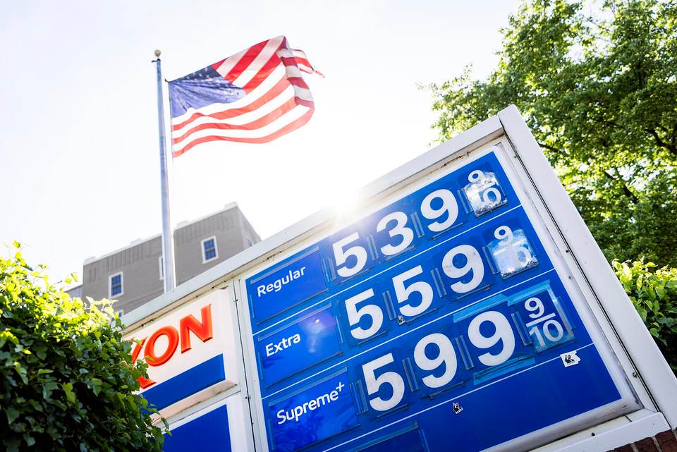 EE.UU. considera suspender impuesto a la gasolina ante alza de precios por guerra con Irán