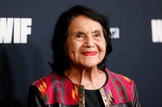 Fallece a los 96 años Dolores Huerta, pionera latina del movimiento campesino en EE.UU.