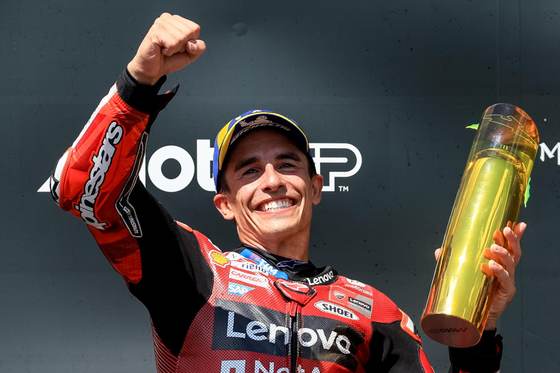 Marc Márquez vestirá 'de rojo' dos temporadas más, hasta el final de 2028