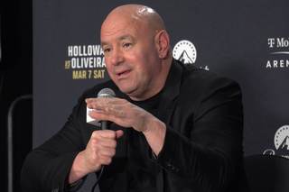 Dana White rechaza las peleas al aire libre mientras prepara un octágono en la Casa Blanca