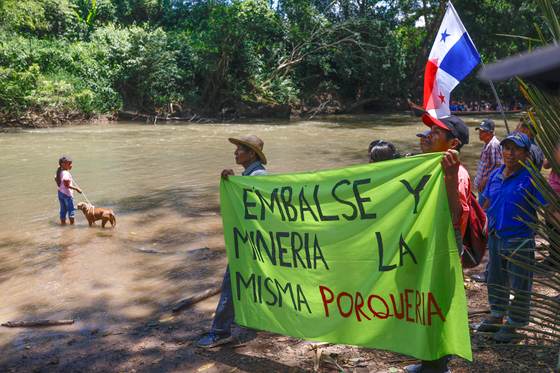 Grupos de campesinos se manifiestan en rechazo de un nuevo embalse del Canal de Panamá