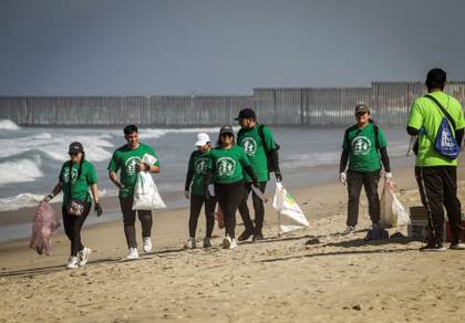 Activistas de México y EEUU refuerzan monitoreo de contaminación en playas de la frontera