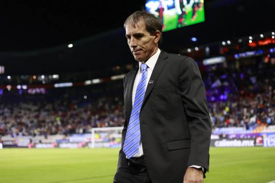 El líder América visita al León