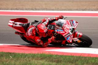 Marc Márquez vence por sorpresa la esprint; las 'pole' para Fernández, Guevara y Uriarte