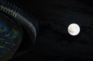 China gana a EEUU en misiones no tripuladas a la Luna, pero tardará más en llevar humanos