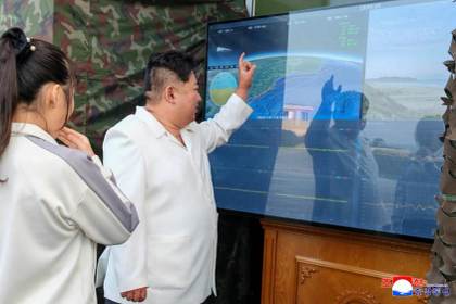 Pionyang dice que probó un nuevo sistema de armas tras los misiles detectados por Seúl