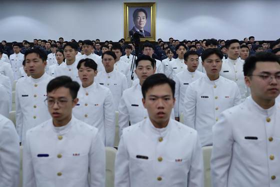 El presidente de Taiwán pide "resistencia" a cadetes militares ante "espionaje" de China