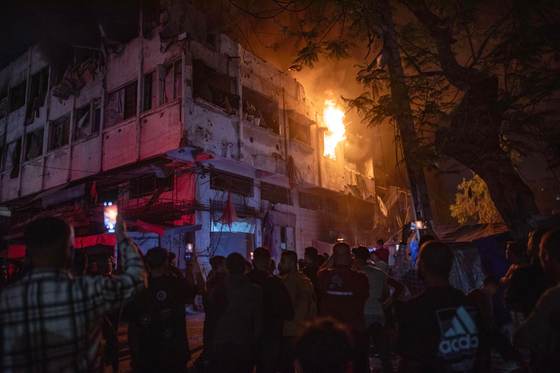 Israel mata a diez gazatíes, entre ellos cuatro niños, en un bombardeo contra una vivienda
