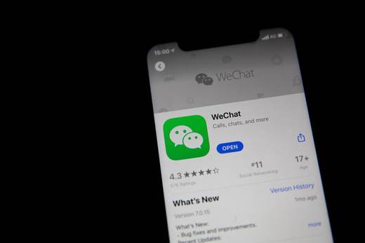La aplicación china de mensajería WeChat comienza a probar un asistente de IA