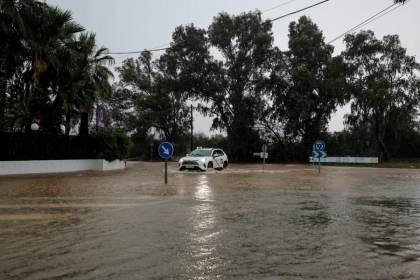 Las lluvias torrenciales matan a una mujer en España y causan incidencias aeroportuarias
