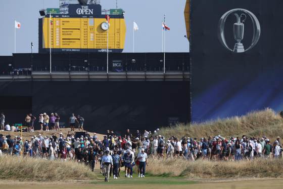 El estadounidense Jackson Suber, primer líder del Abierto Británico con McIlroy tocado