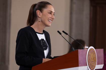 Claudia Sheinbaum felicita a las madres mexicanas y pide reconocer su trabajo de cuidados