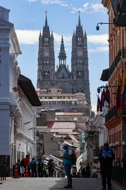 La encrucijada del centro histórico de Quito: más turistas, más negocios y menos vecinos