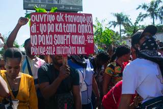 Miles de trabajadores en Haití exigen en las calles un salario mínimo de 23 dólares al día