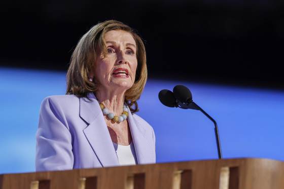 Nancy Pelosi condena el "aterrador" acto de violencia en cena de corresponsales con Trump
