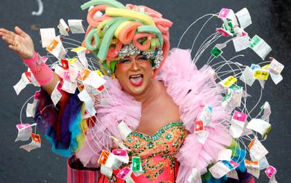 Miles de personas reivindican en Bangkok, con marchas y muchos color, el Orgullo LGTBI